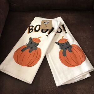 NWT Ellen Degeneres Halloween kitchen towels